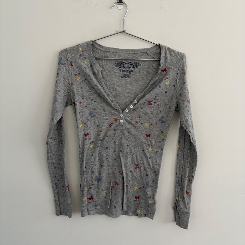 No Boundaries Gray Butterfly Heart Star Henley Thermal Top Large 11/13